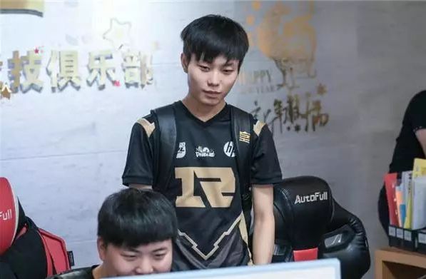 着年轻一代 着年轻一代