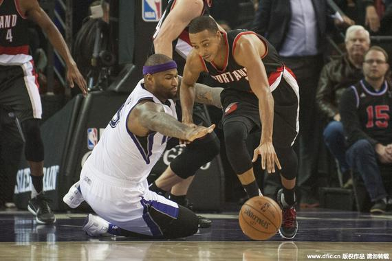 阳光明媚的 阳光明媚的